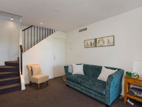LORNE CHALET APARTMENT 10 Ask About Midweek Deals - Flights 4