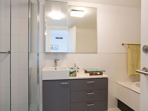 LORNE CHALET APARTMENT 10 Ask About Midweek Deals - Flights 2