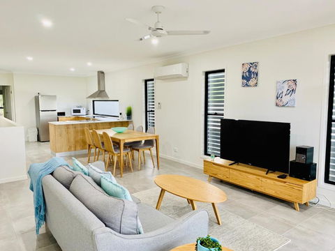 DAYDREAMING Airlie Beach Water Views & Only 200m To Boardwalk. - Flights 1