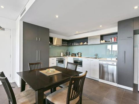 LORNE CHALET APARTMENT 36 Central Location - Flights 6