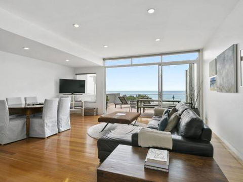 LOUTTIT BAY APARTMENT 2 Main Street With Wifi & Views - Flights 3