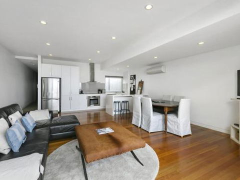 LOUTTIT BAY APARTMENT 2 Main Street With Wifi & Views - Flights 1