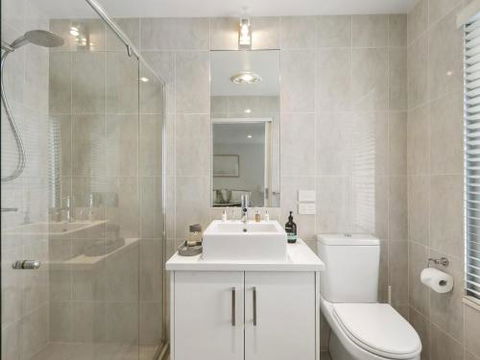 LOUTTIT BAY APARTMENT 2 Main Street With Wifi & Views - Flights 2