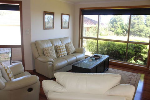 Australian Home Away At Doncaster Andersons Creek 2 - Flights 4