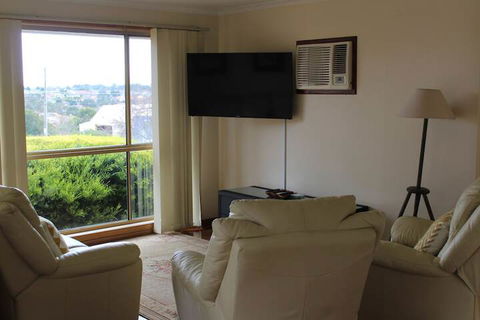 Australian Home Away At Doncaster Andersons Creek 2 - Flights 5