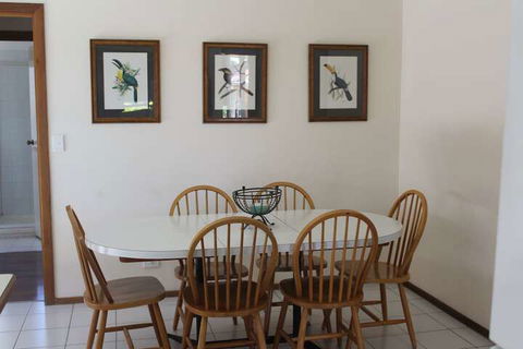Australian Home Away At Doncaster Andersons Creek 2 - Flights 2