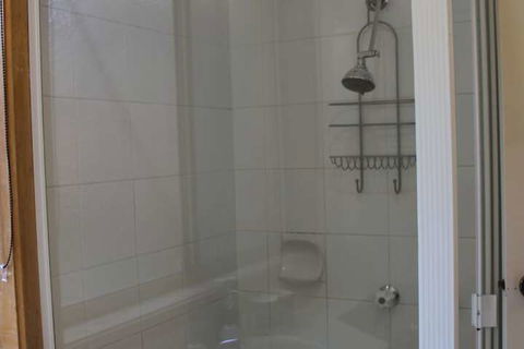 Australian Home Away At Doncaster Andersons Creek 2 - Flights 6