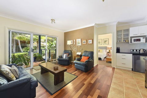 Azura Beach House B&B - Flights 1