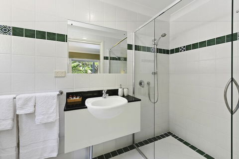 Azura Beach House B&B - Flights 6
