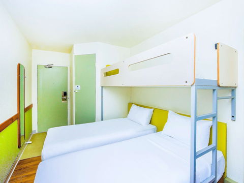 Ibis Budget Newcastle - Flights 6