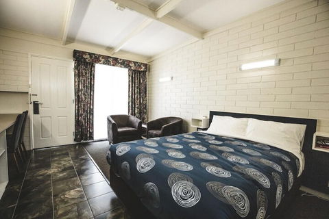 Central Highlands Motor Inn - Flights 3