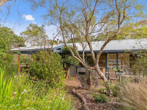 Hakea Bush Cabin - Flights 6