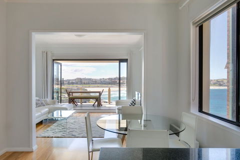 Ultimate Bondi Escape - Flights 3