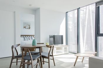 Avant Tower Apartment - Flights 6