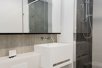 Avant Tower Apartment - Flights 3