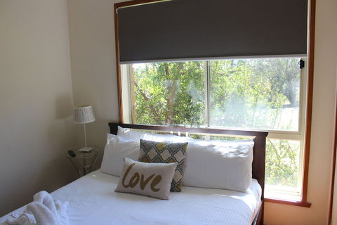 Australian Home Away At East Doncaster Andersons Creek 1 - Flights 6