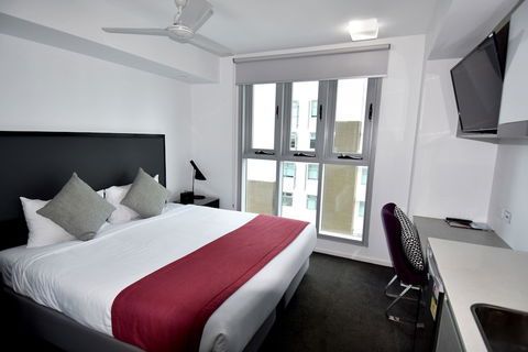 H On Mitchell Apartment Hotel - Flights 5