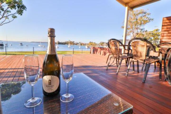 Summerland Point NSW Flights