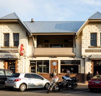 Yarragon Hotel - Flights