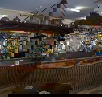 303 Bar and Diggers Bistro - Flights