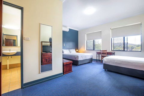 Atherton Hotel - Flights 4