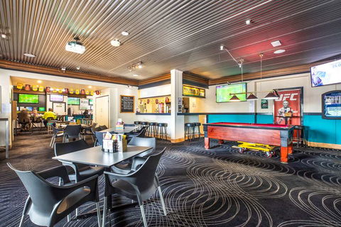 Atherton Hotel - Flights 9
