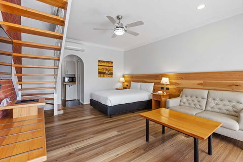 Comfort Inn, The International - Flights 16