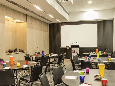Ibis Adelaide - Flights 8