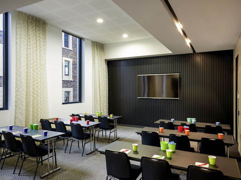 Ibis Adelaide - Flights 10