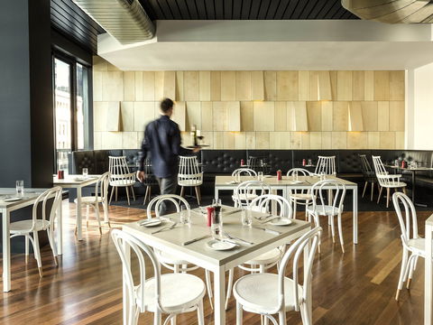 Ibis Adelaide - Flights 11