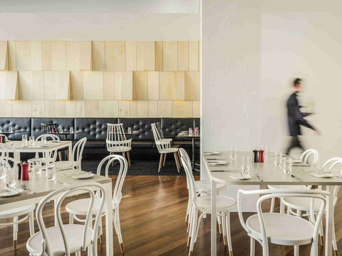 Ibis Adelaide - Flights 16