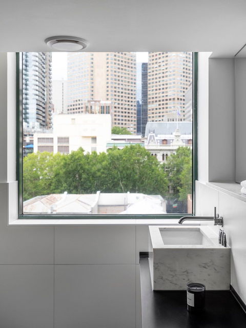 Lancemore Crossley St Melbourne - Flights 9