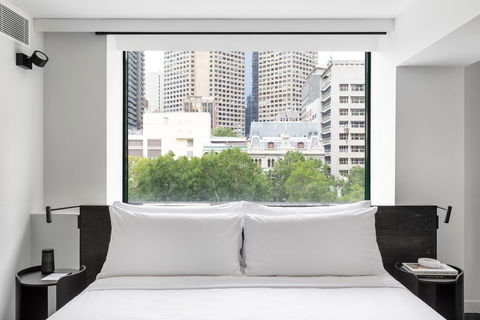 Lancemore Crossley St Melbourne - Flights 14