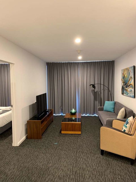 Adelaide Dress Circle Apartments - Flights 3