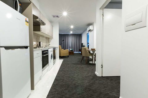 Adelaide Dress Circle Apartments - Flights 5