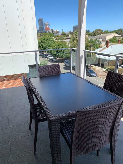 Adelaide Dress Circle Apartments - Flights 8