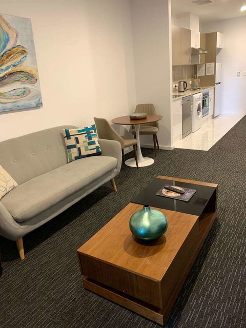 Adelaide Dress Circle Apartments - Flights 9