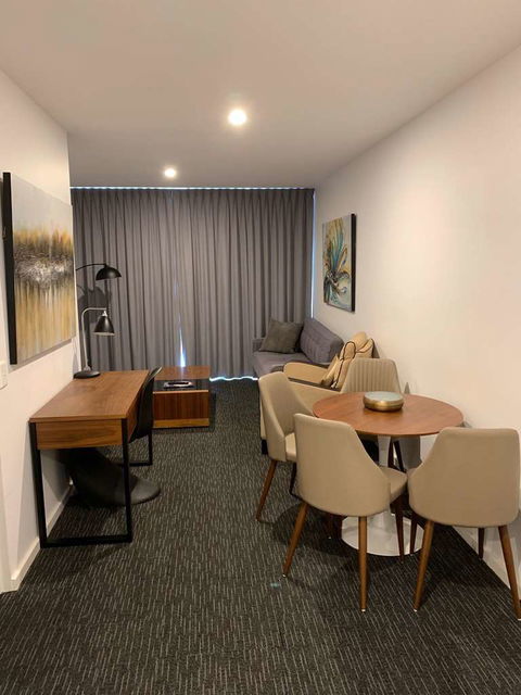 Adelaide Dress Circle Apartments - Flights 11