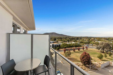 Adina Serviced Apts Canberra Dickson - Flights 8