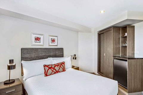Adina Serviced Apts Canberra Dickson - Flights 10