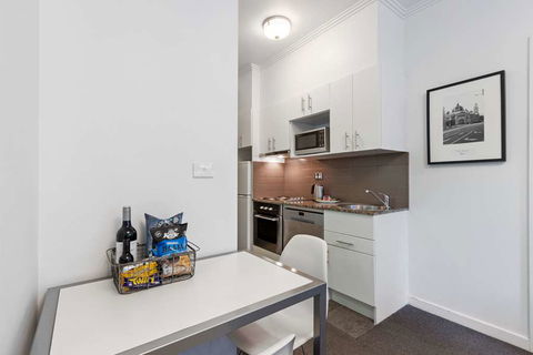 Alto Hotel On Bourke - Flights 5