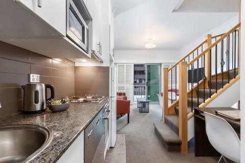 Alto Hotel On Bourke - Flights 11