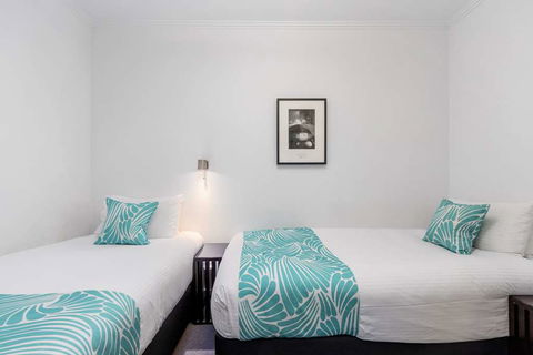 Alto Hotel On Bourke - Flights 13