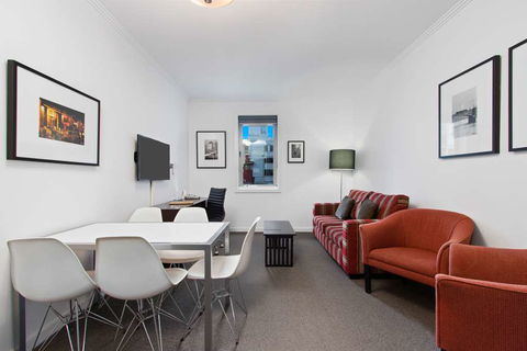 Alto Hotel On Bourke - Flights 16