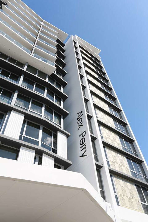 Alex Perry Hotel And Apartments - Flights 1