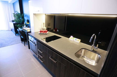 Alex Perry Hotel And Apartments - Flights 11