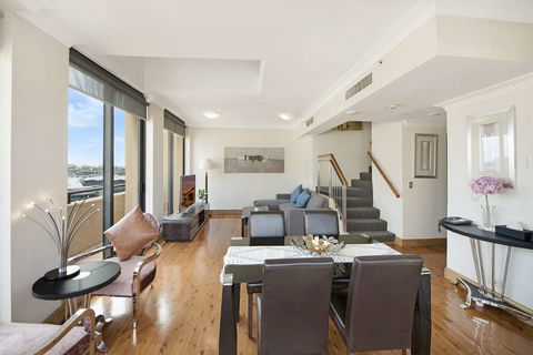 YEHS Hotel Sydney Harbour Suites - Flights 12