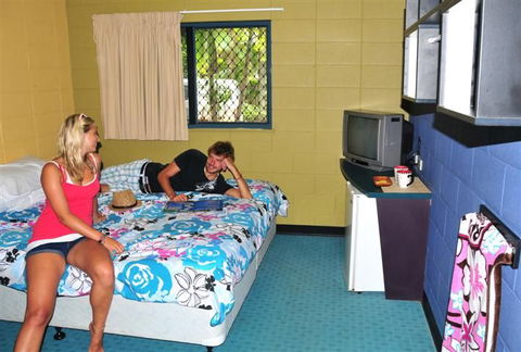 Nomads Cairns Backpackers Resort - Flights 2
