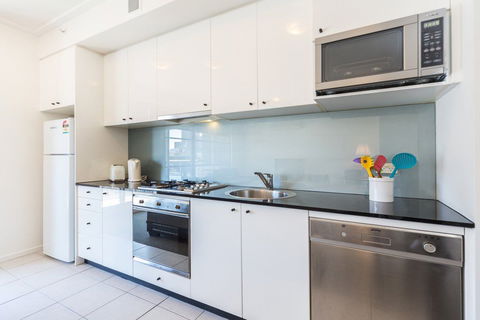 Astra Apartments Sydney CBD - Flights 2