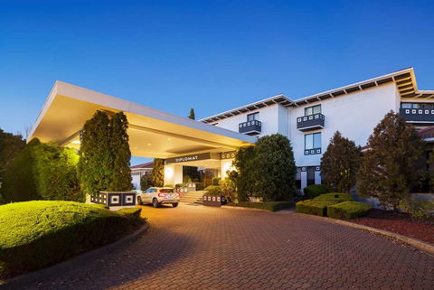 Ramada By Wyndham Diplomat Canberra - Flights 0
